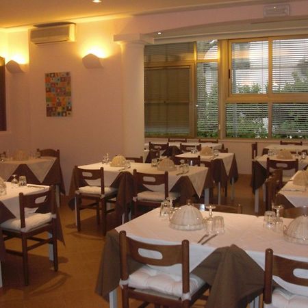 Hotel Giamaica Viserba Di Rimini Exterior foto